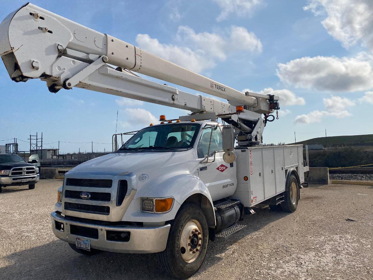 Used 2011 Ford Bucket Truck - 110138